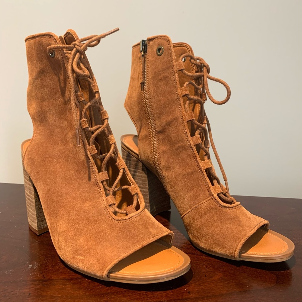 7.5 Sarto Franco Tan Suede wedge heels